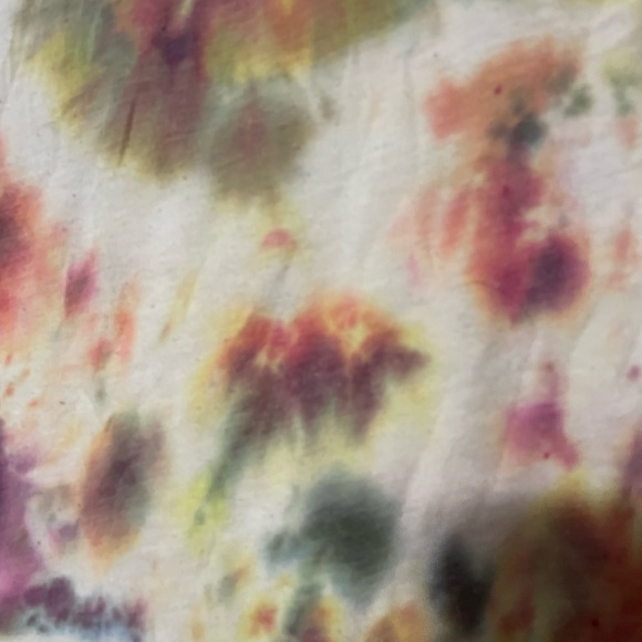 Bee Tee 🌻🌻4 for $25 bundle🌻🌻 - Picture 8 of 8